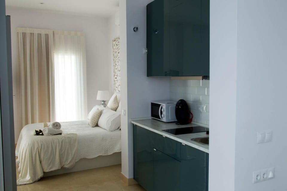 Bed, Coffee/tea facilities, Kitchen or kitchenette, Dining area, Bedroom