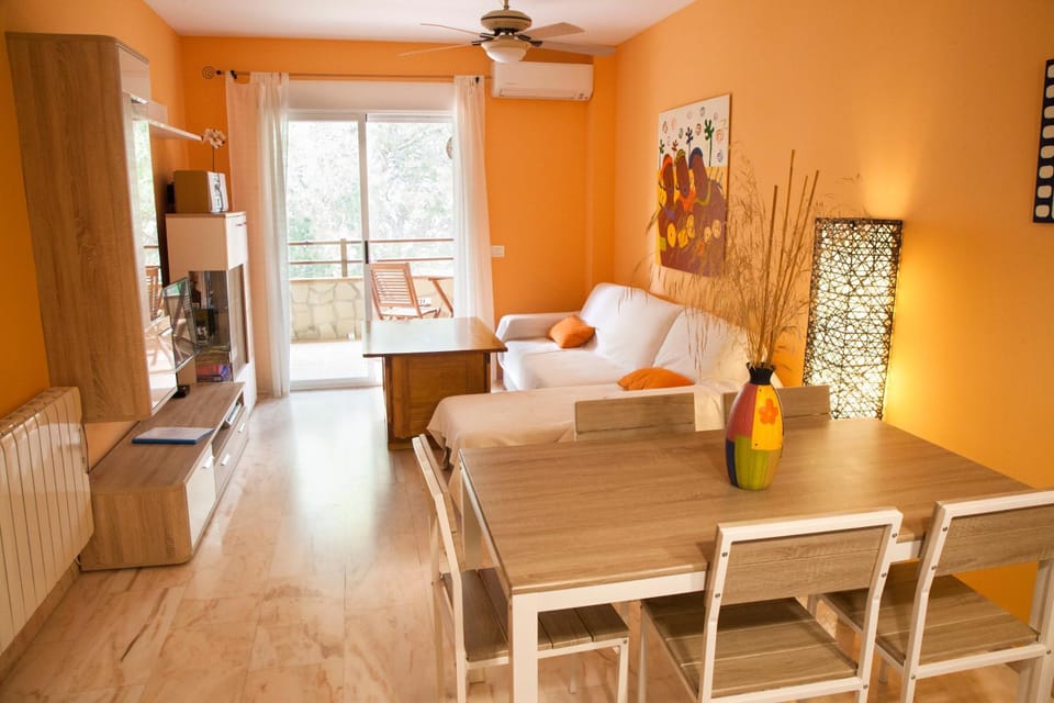 Seating area, Dining area
