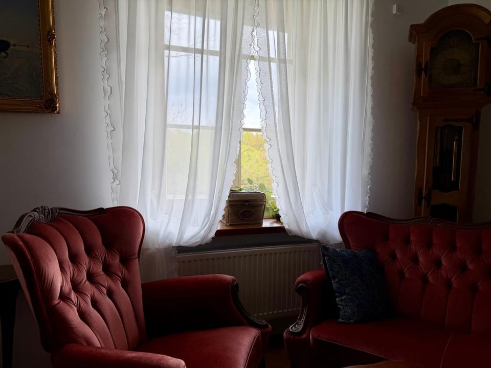 Dwór Strzyżew Bed and Breakfast in Masovian Voivodeship