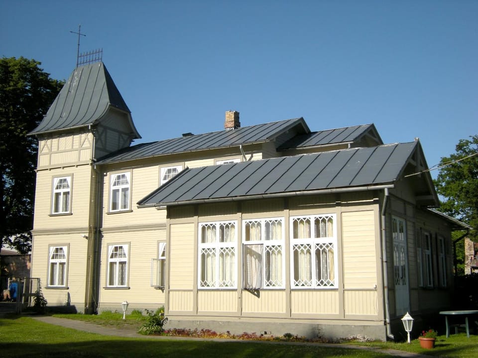 Facade/entrance, Day