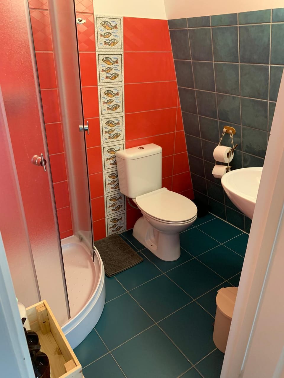 Shower, Toilet