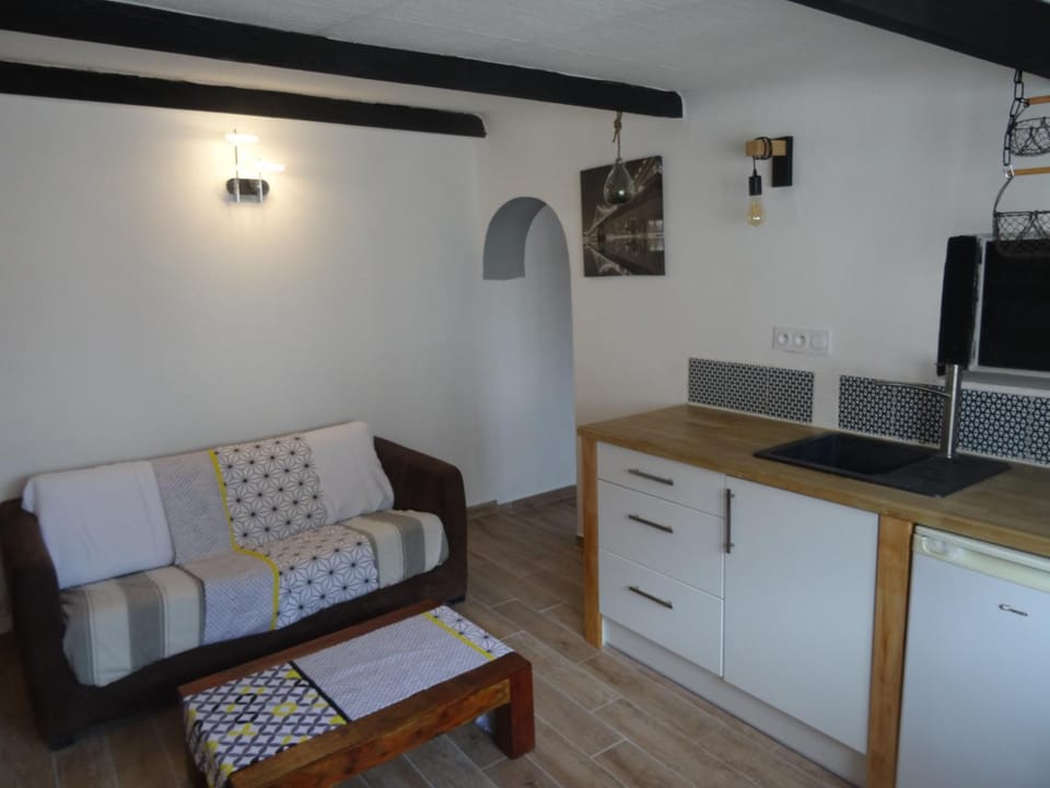 Kitchen or kitchenette, Living room, Dining area