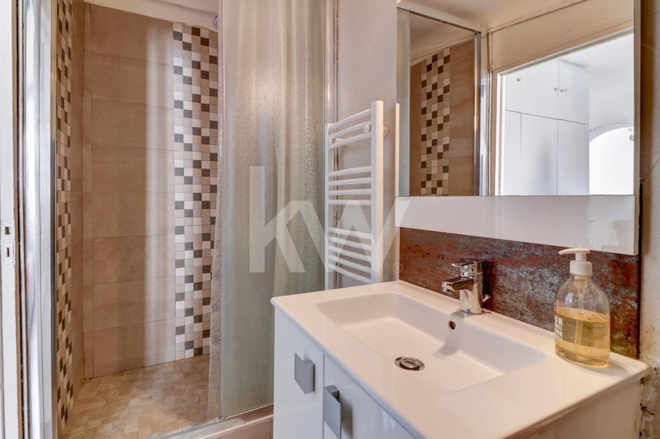 Shower, Bathroom