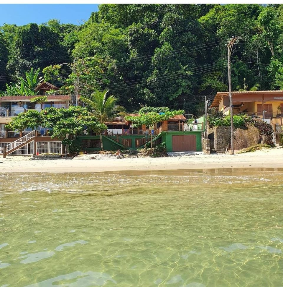 Chalés Pé na Areia - Ubatuba Chalet in State of Rio de Janeiro