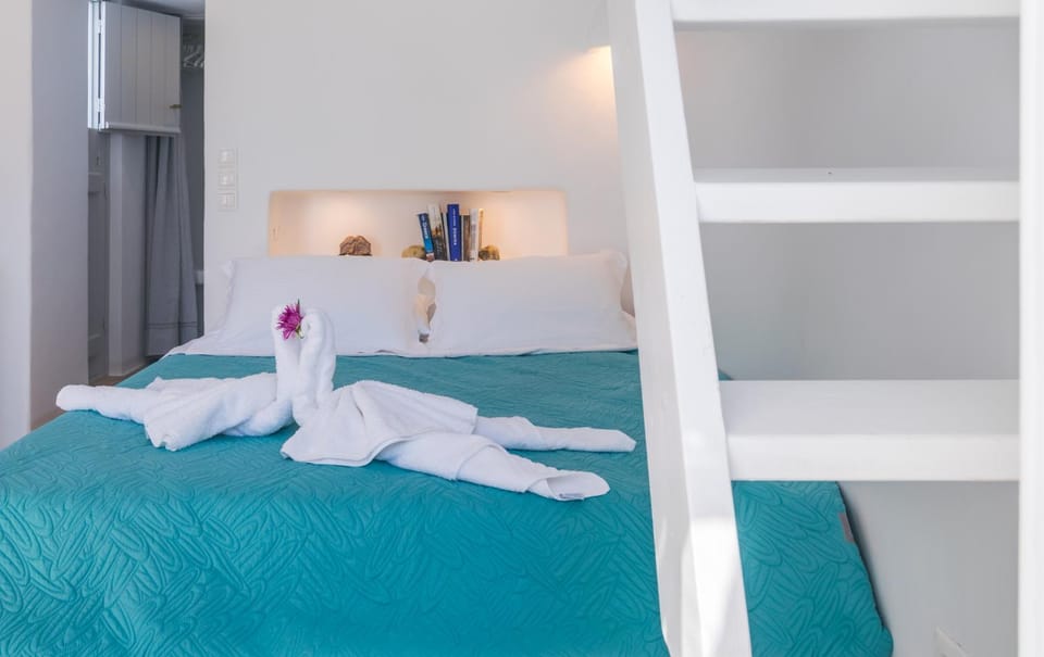 Bed, Decorative detail, Bedroom