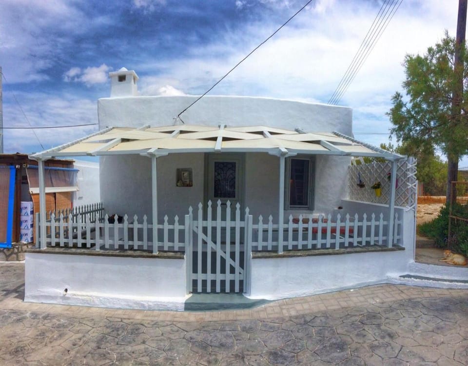 Facade/entrance, Balcony/Terrace
