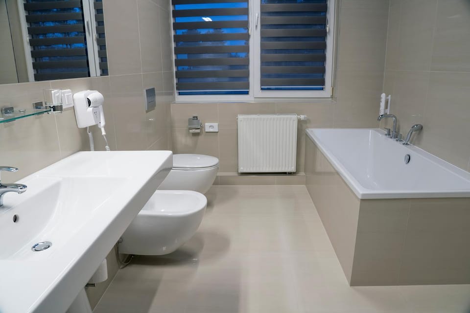 Shower, Toilet, Bathroom, Bath, towels