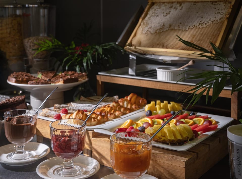 Restaurant/places to eat, Food and drinks, Breakfast, Buffet breakfast