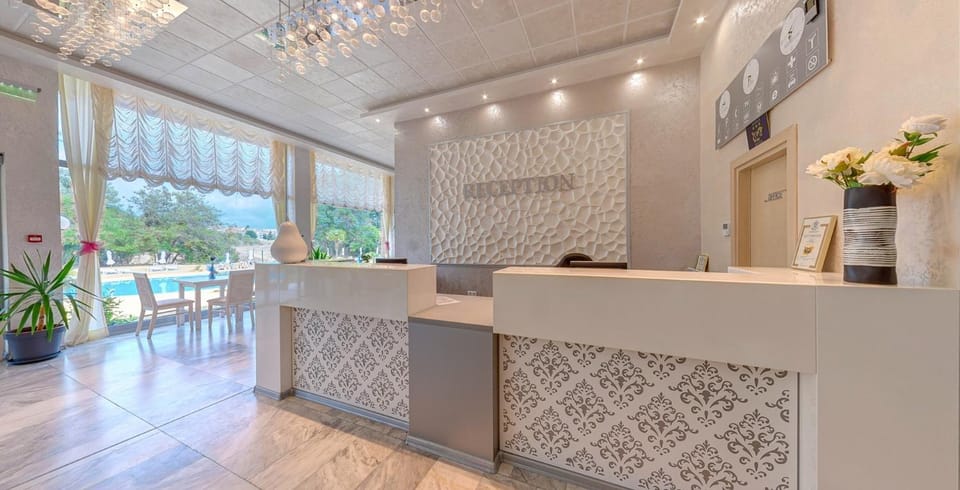 Lobby or reception, Seating area, Swimming pool