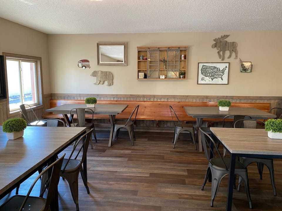 Restaurant/places to eat, Coffee/tea facilities, Dining area, Continental breakfast