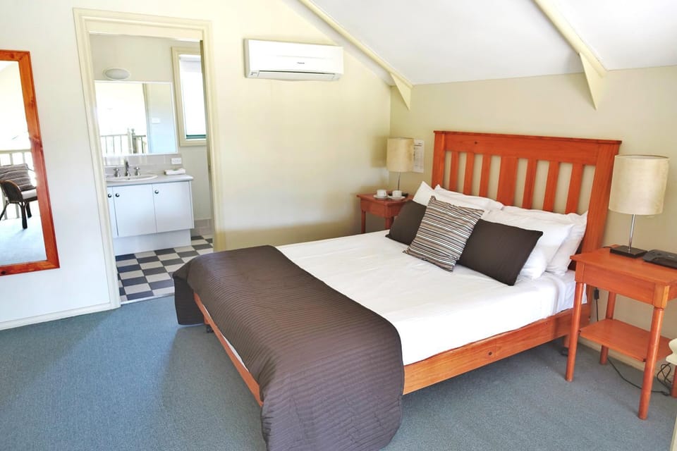 Bathroom, Bedroom