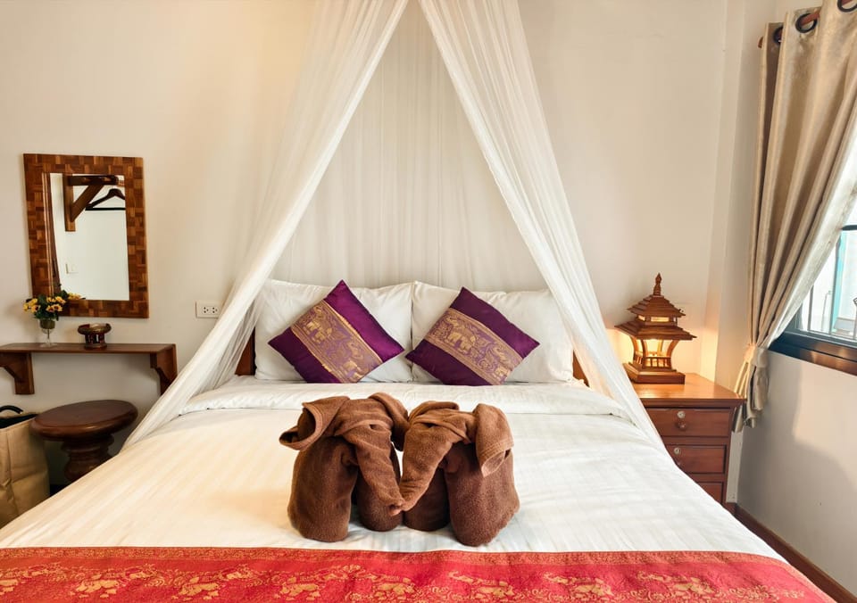 Bed, towels