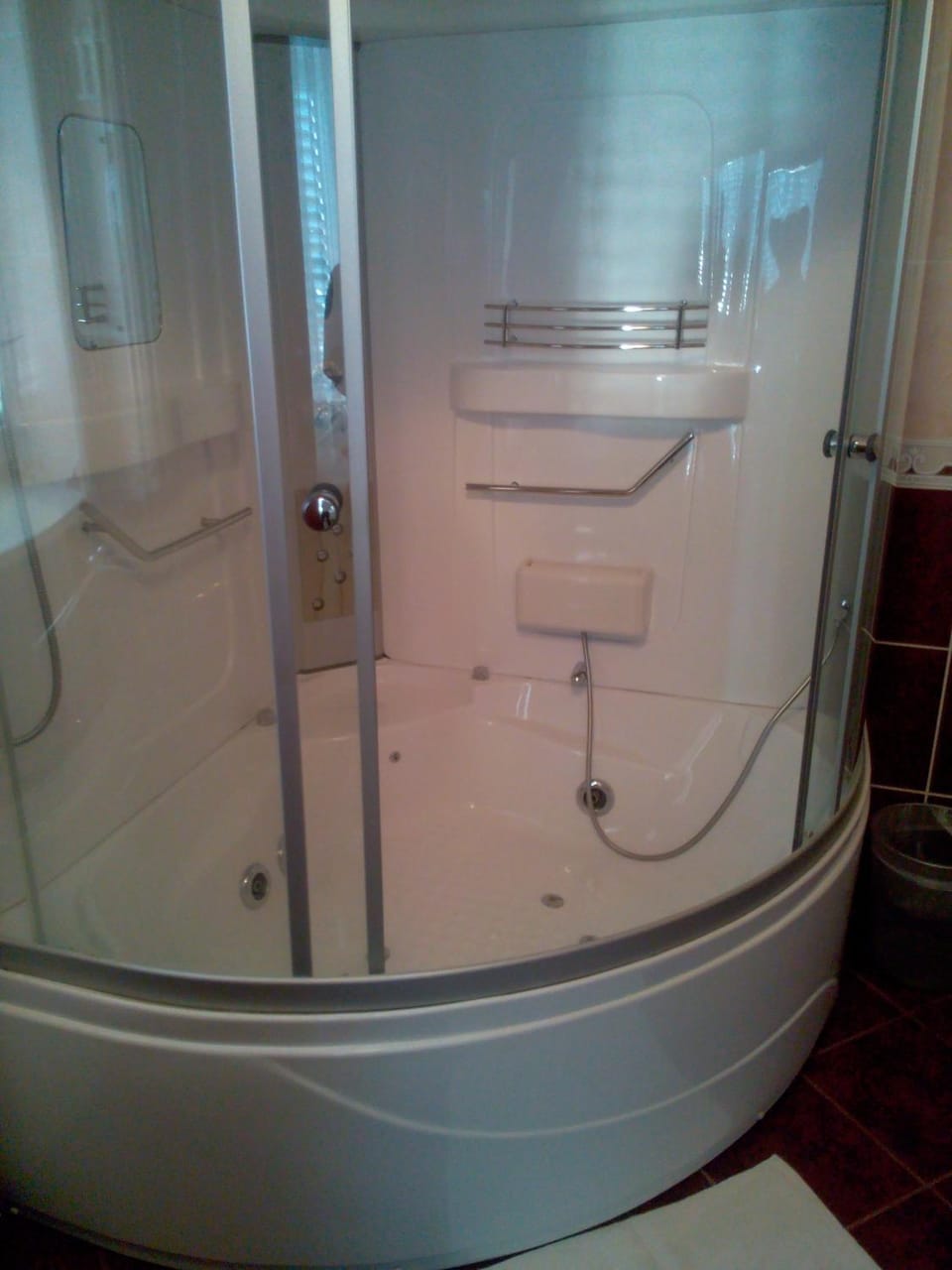 Shower, Shower, Toilet, Hot Tub, Bathroom, Bathroom