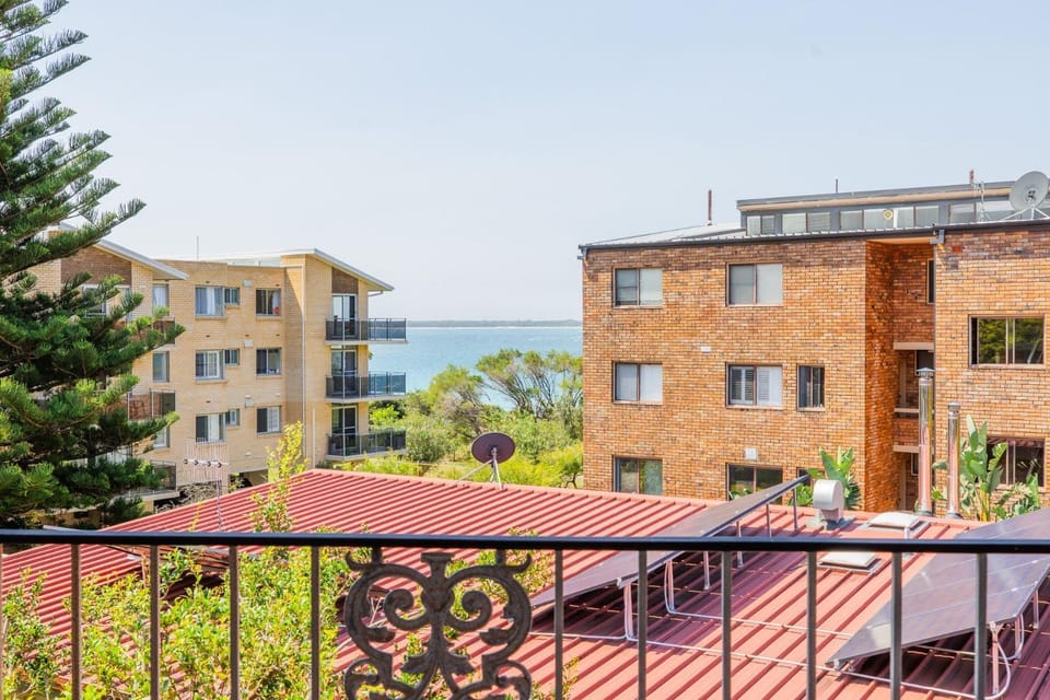 Endeavour 3 large three bedroom unit with filtered water views Apartment in Shoal Bay