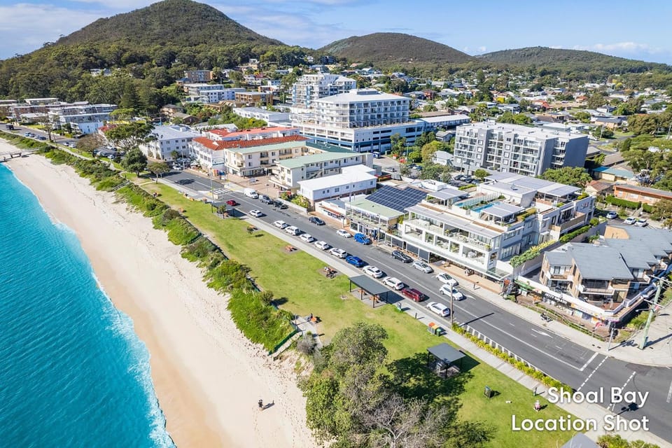 Endeavour 3 large three bedroom unit with filtered water views Apartment in Shoal Bay