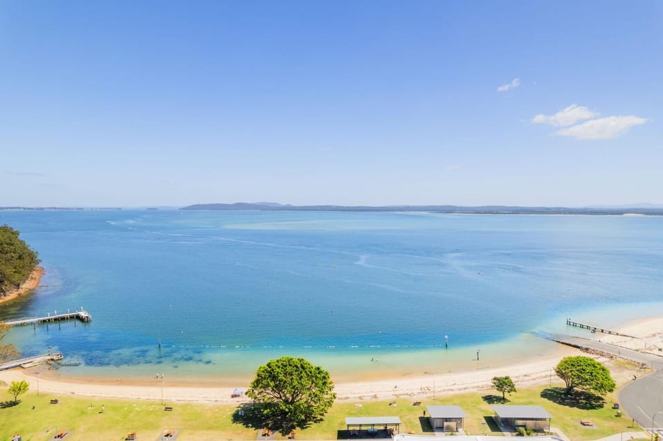 Endeavour 3 large three bedroom unit with filtered water views Apartment in Shoal Bay