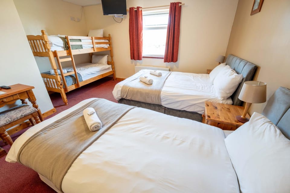 TV and multimedia, Bedroom, bunk bed, towels