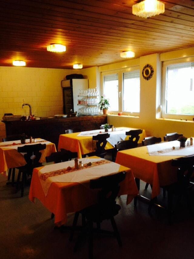 Restaurant/places to eat, Restaurant/places to eat, On site