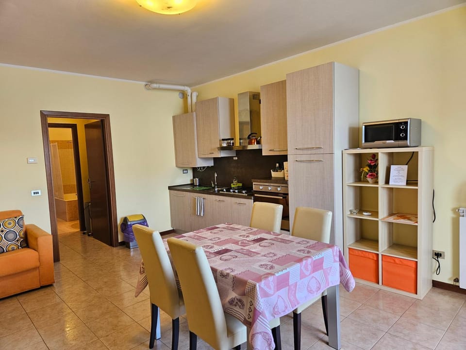 Kitchen or kitchenette, Living room, Dining area, minibar, stove