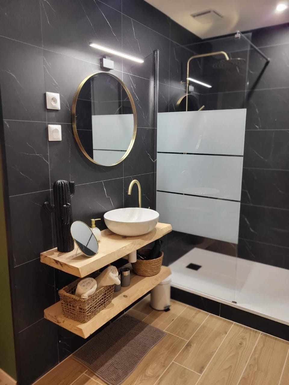 Les Secrets du Lac Love hotel in Hauts-de-France