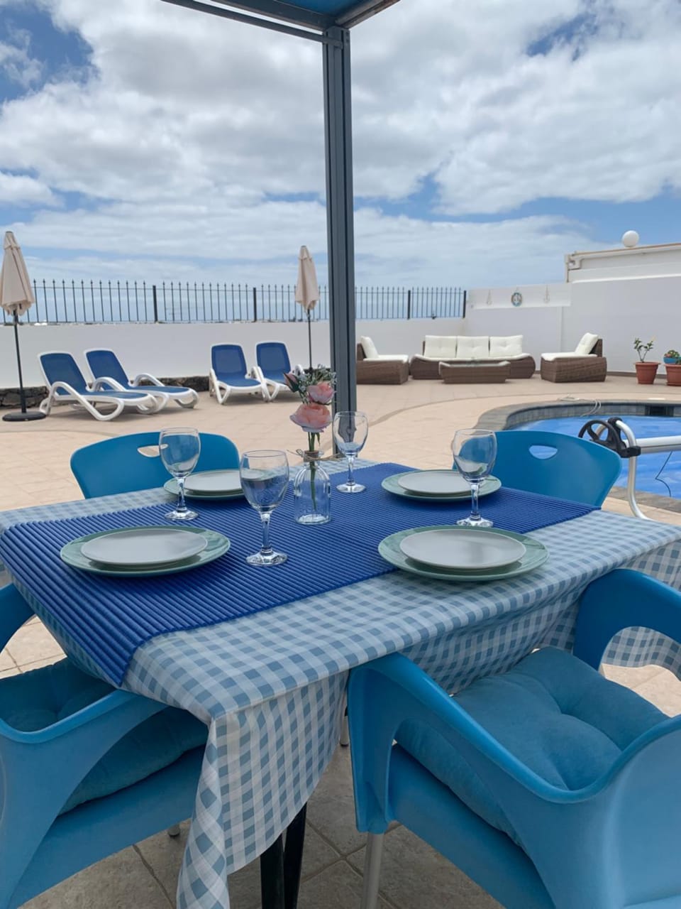 Natural landscape, View (from property/room), Balcony/Terrace, Seating area, Dining area, Pool view, Sea view, Swimming pool, sunbed