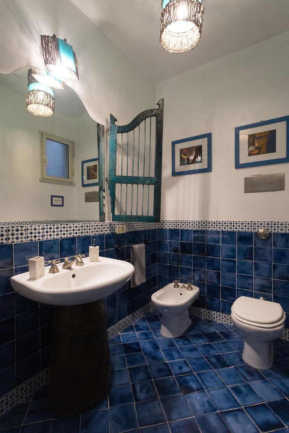 Shower, Toilet, Bathroom, Decorative detail
