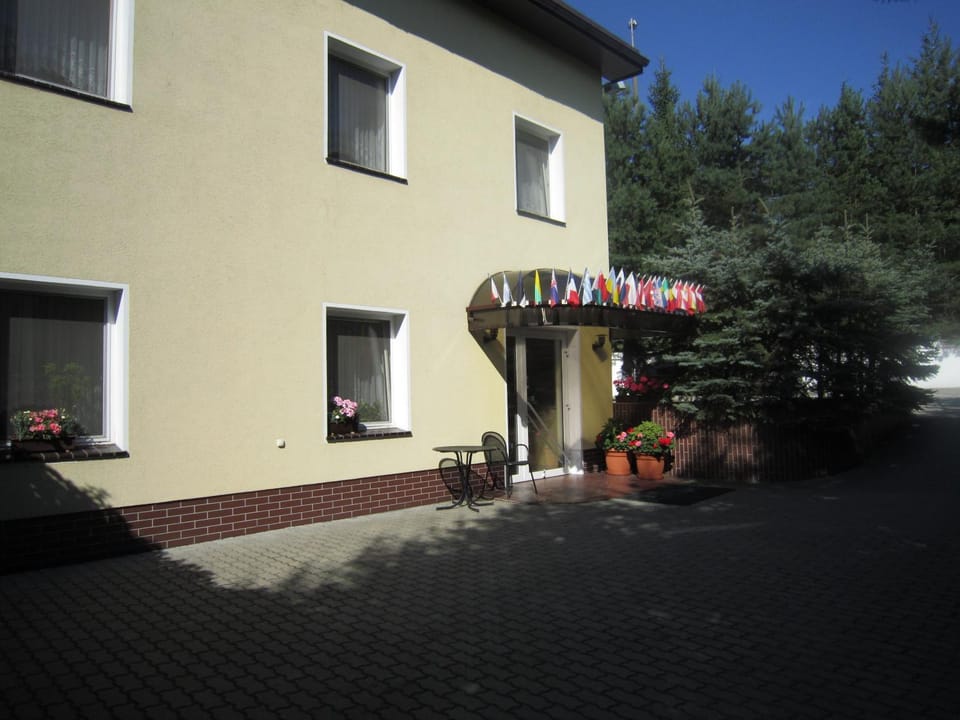 Facade/entrance