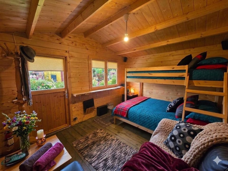 Cozy Summer House with Free Parking near Town Center & Beach House in Estonia