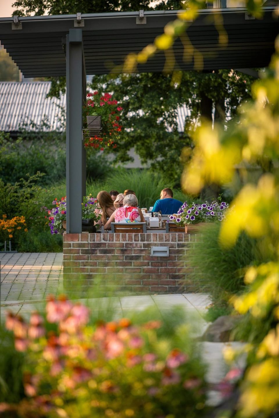 Restaurant/places to eat, Restaurant/places to eat, Garden