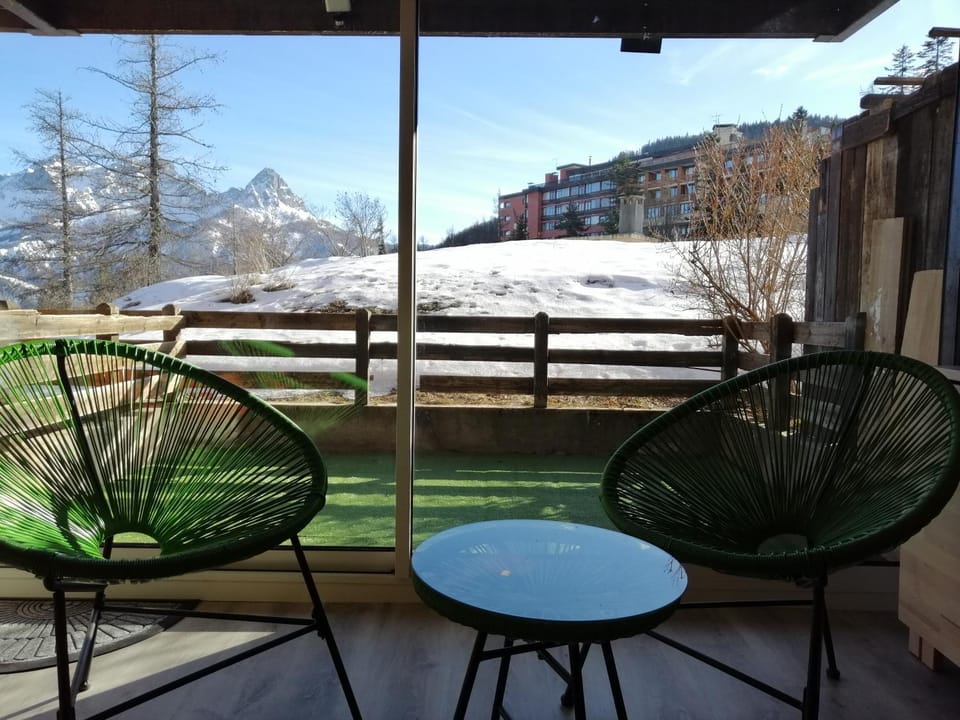 Balcony/Terrace, Mountain view