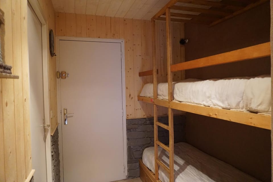 bunk bed