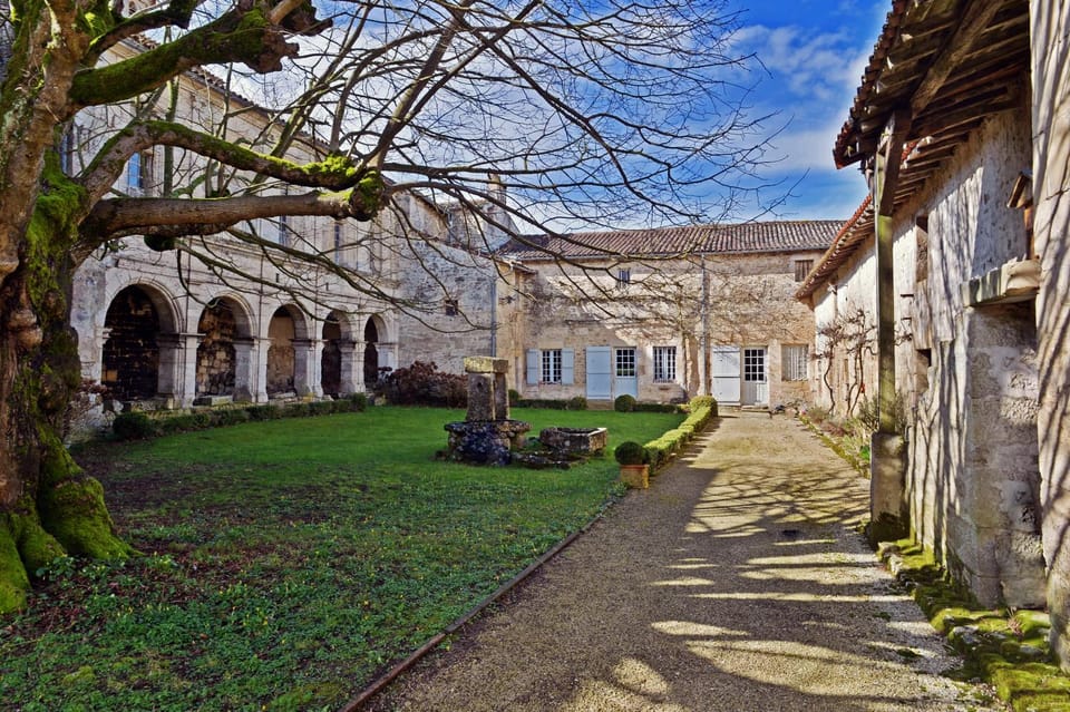 Facade/entrance, Garden view, Landmark view