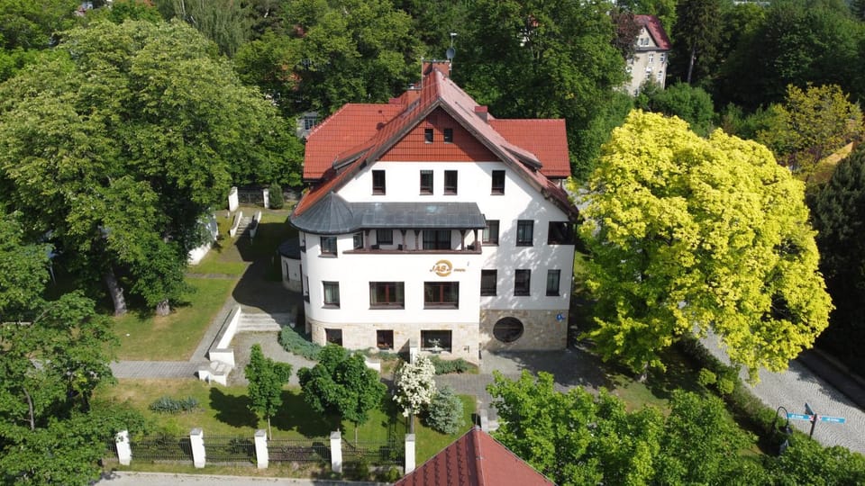 Property building, Bird's eye view, Garden, Garden view