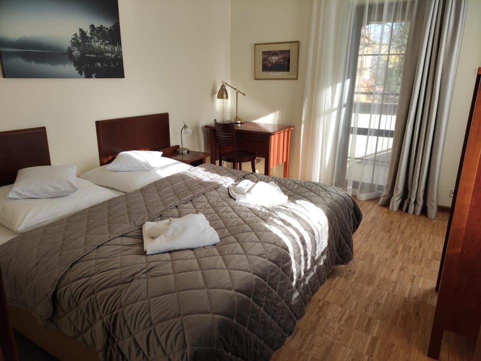 Bed, Balcony/Terrace, Photo of the whole room, Bedroom, towels