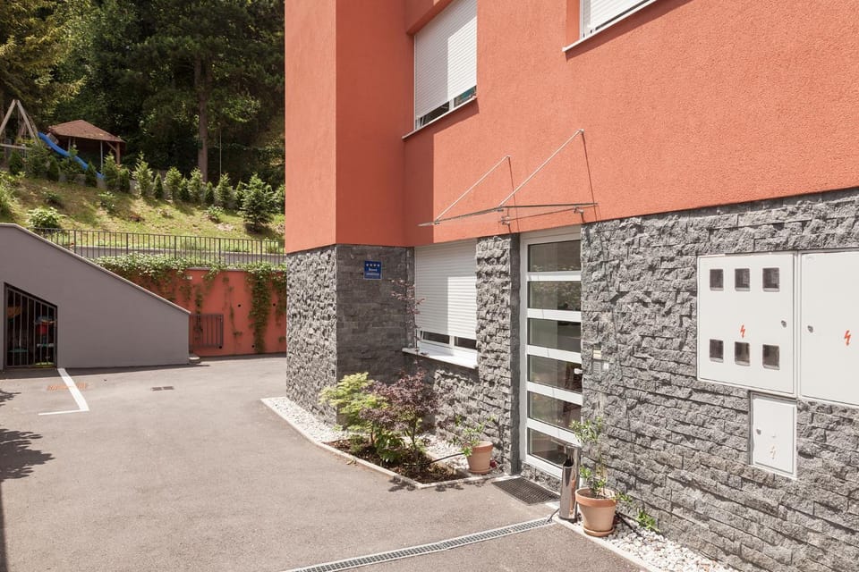 Property building, Patio, Facade/entrance, Garden