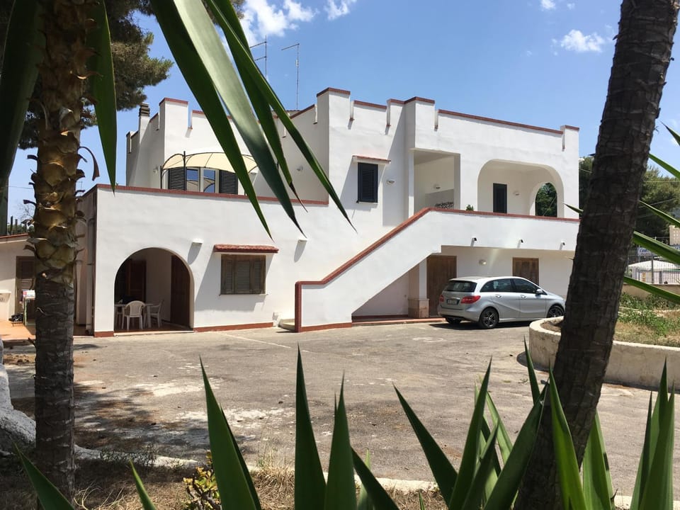 Property building, Facade/entrance, Garden