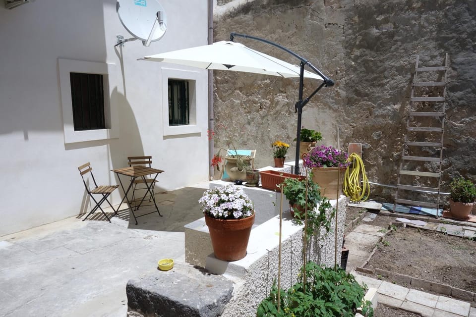 Facade/entrance, Garden, Balcony/Terrace, Garden view
