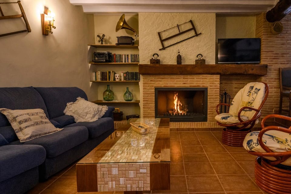TV and multimedia, Living room, Seating area, flat iron