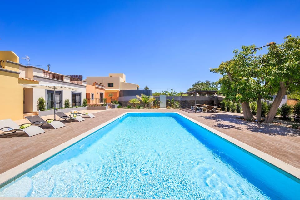 Spring, Summer, BBQ facilities, Garden, View (from property/room), Autumn, Garden view, Pool view, Sea view, Area and facilities, Swimming pool, Sports, Sunrise, Family