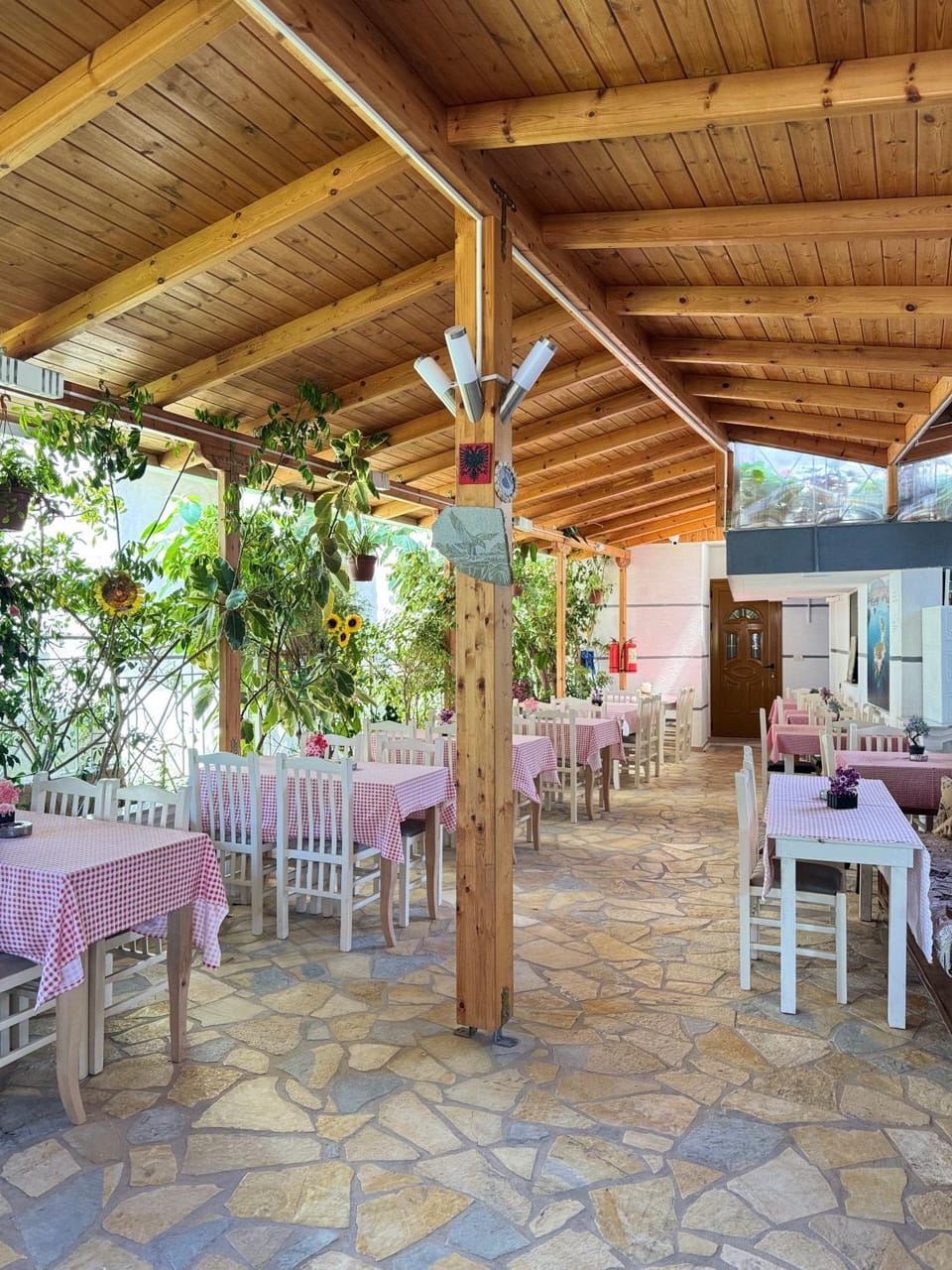 Restaurant/places to eat, Restaurant/places to eat, Communal lounge/ TV room