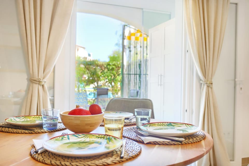 Food and drinks, Dining area
