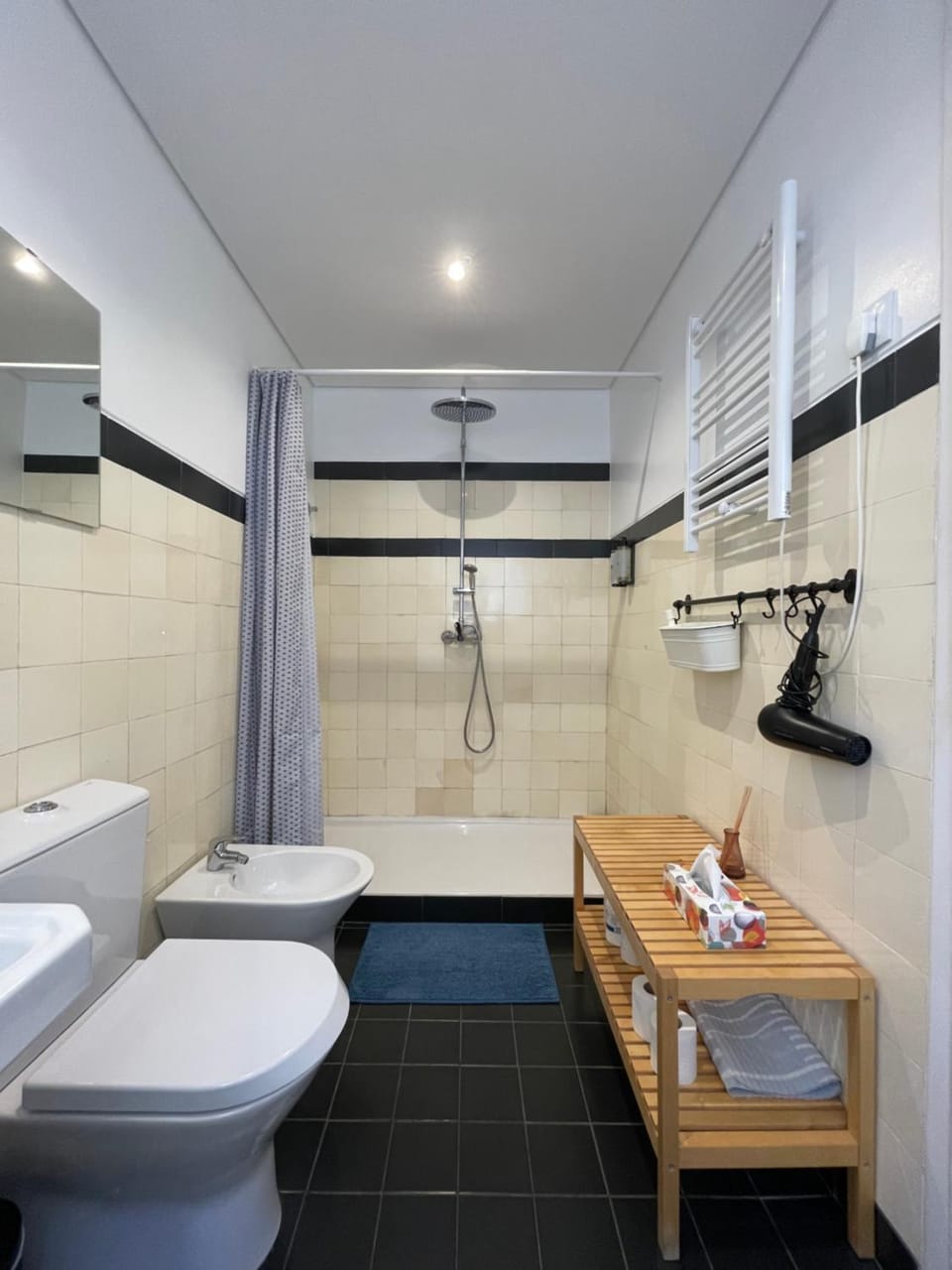 Shower, Toilet, Bathroom, bidet, towels