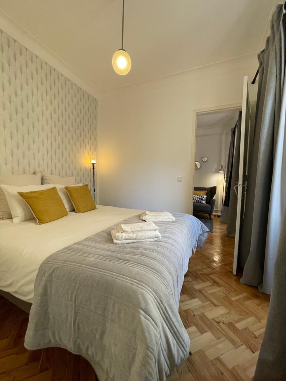 Bed, Photo of the whole room, Bedroom, towels