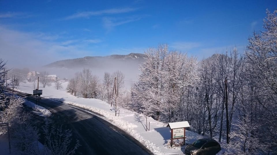 Natural landscape, Ski School, Skiing, Hiking, On site, Mountain view, Street view