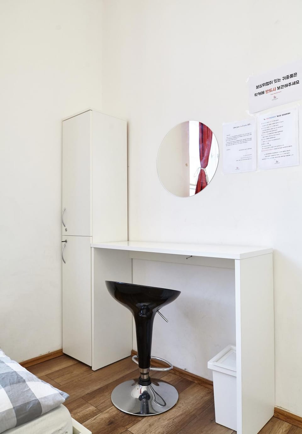 Lovecroatia Zagreb-'Paxnest' HOSTEL, No party! Cozy and quiet! Separated Men and women's Dormitory and Shower room! Indoor shoes provided! Lower beds with curtains for privacy! Maximum 4-5 beds per room! Fully prepared bed sheets! Have Laundry shop Hostel in City of Zagreb
