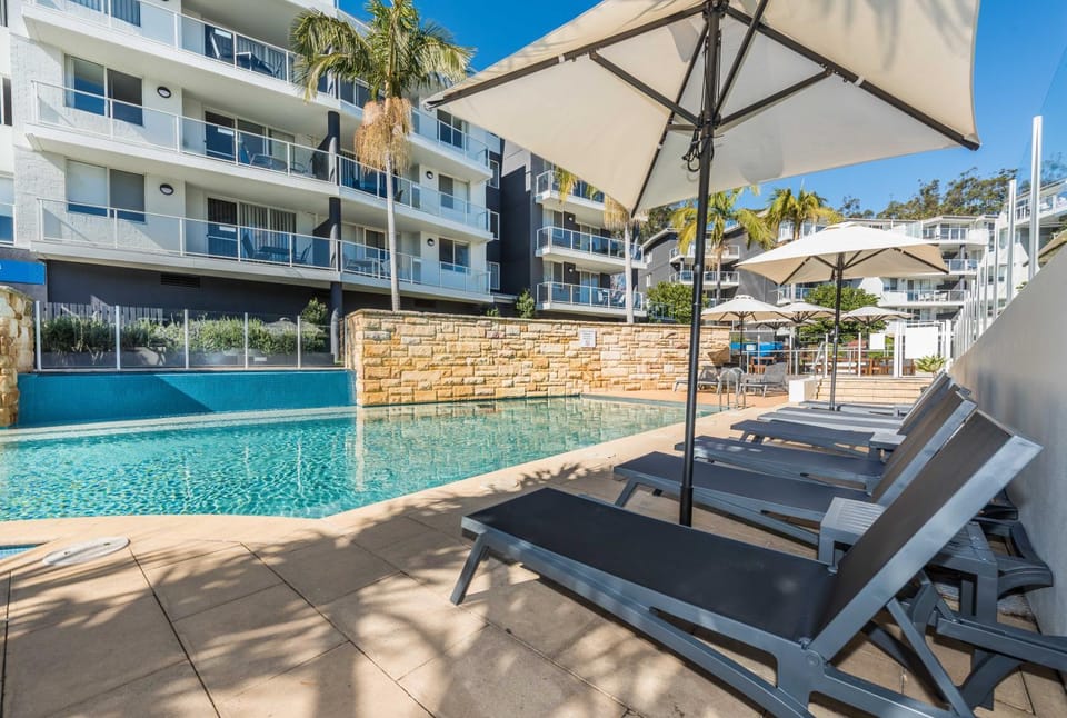 Property building, Swimming pool, Swimming pool