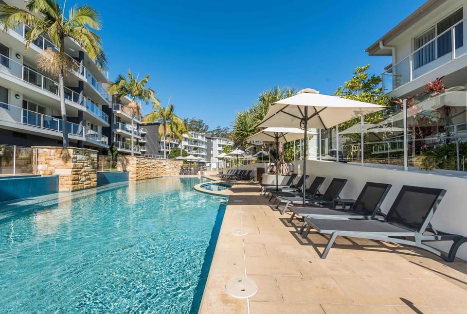 Property building, Swimming pool, Swimming pool