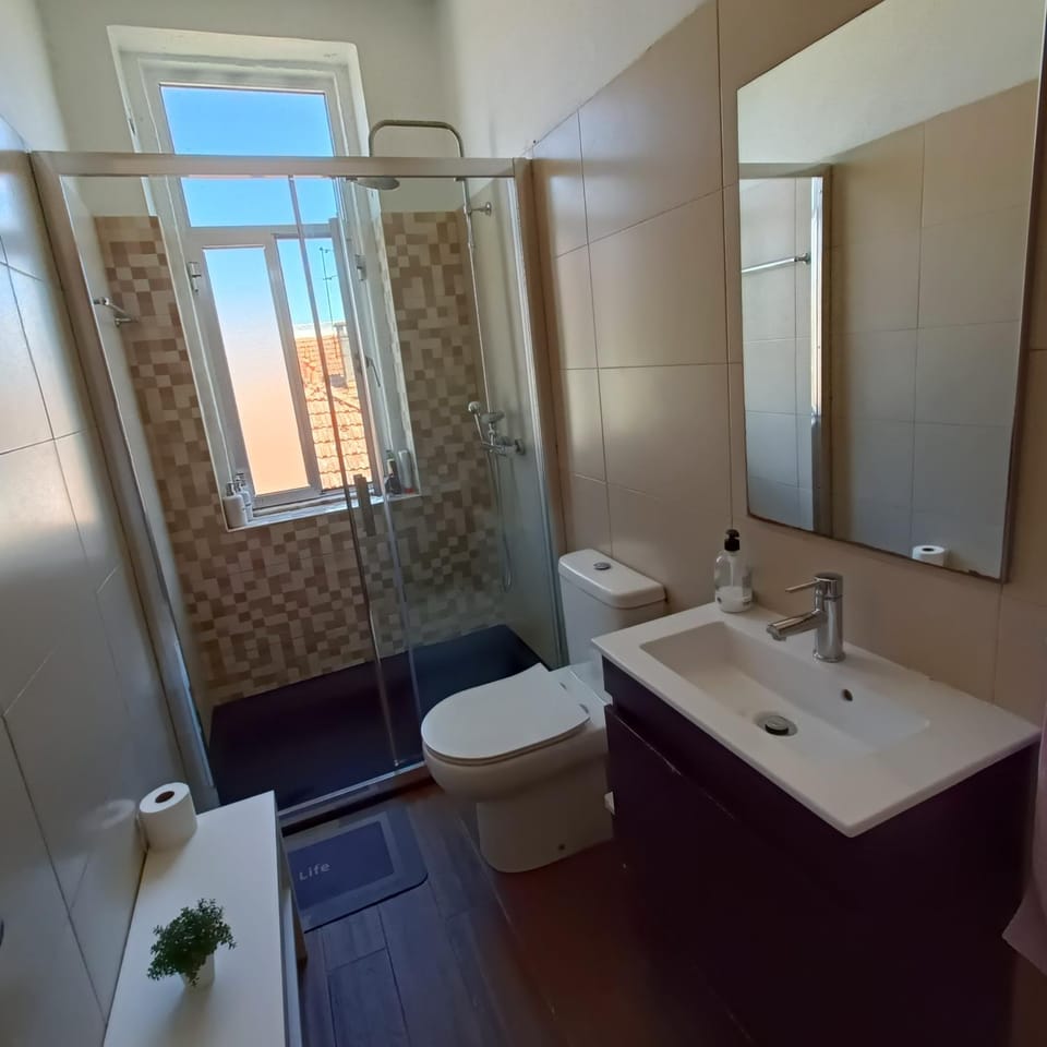 Bathroom, Internal: Not applicable to any particular room
