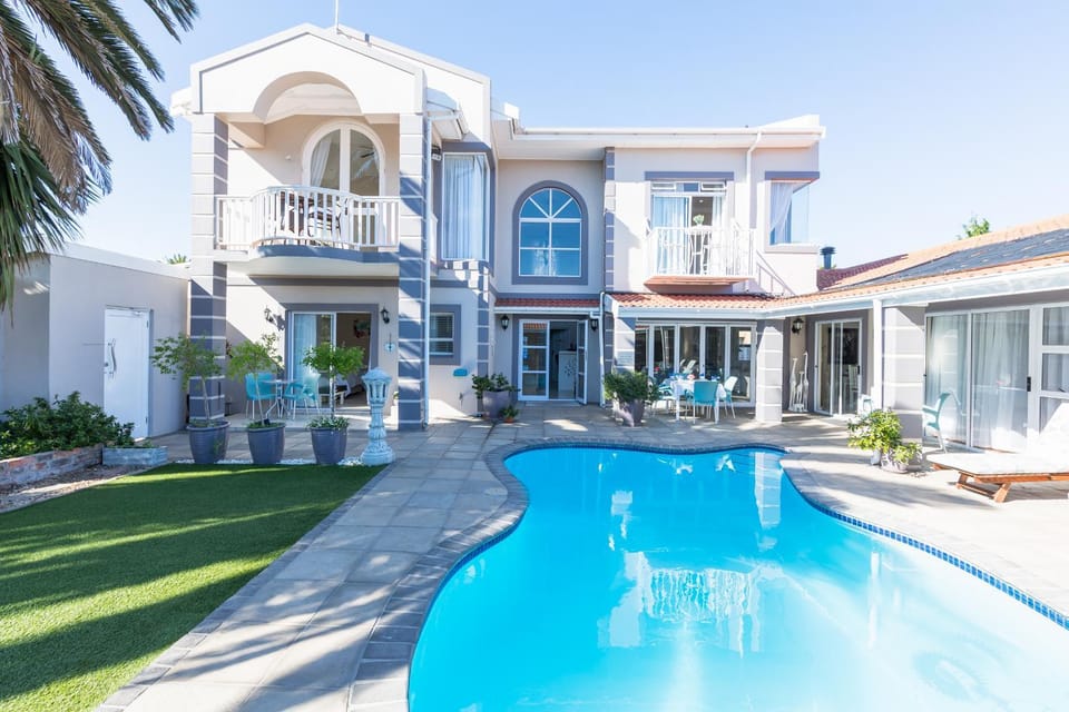 Facade/entrance, Swimming pool
