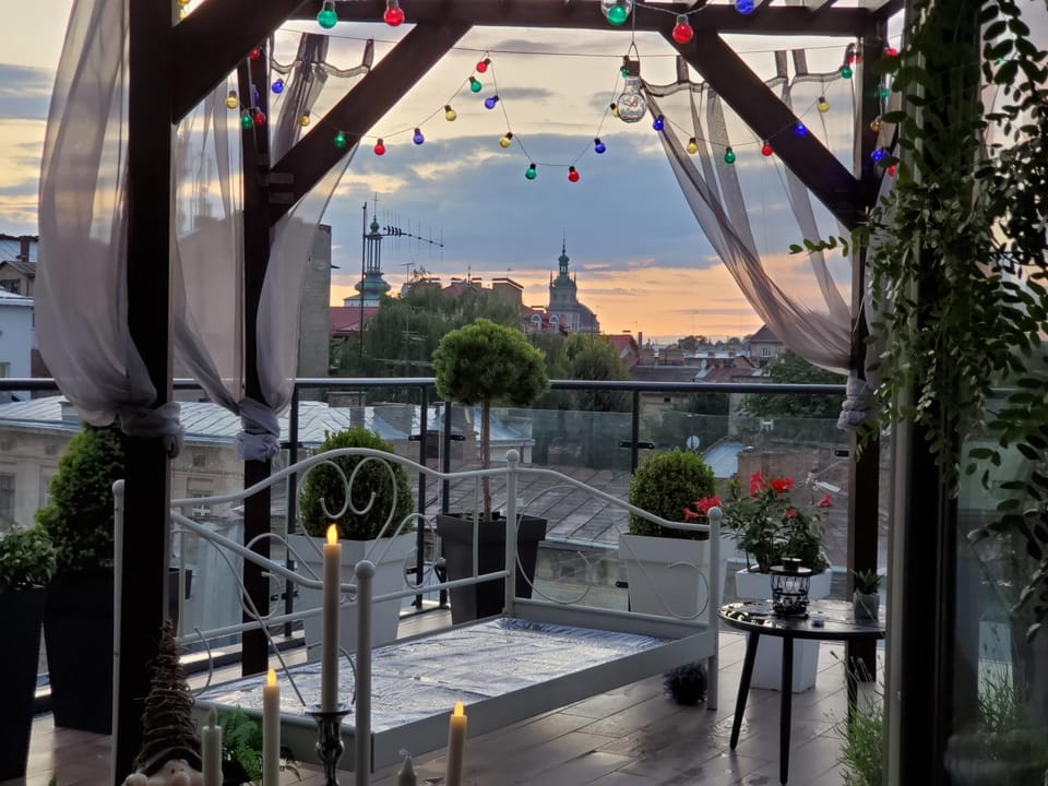 Natural landscape, View (from property/room), Balcony/Terrace, City view